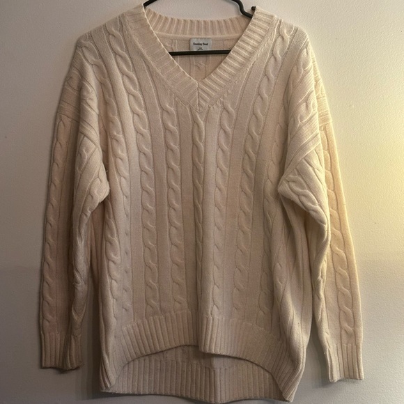 Aritzia Sunday best Peggy v neck sweater XXS - whisper white - Picture 3 of 5